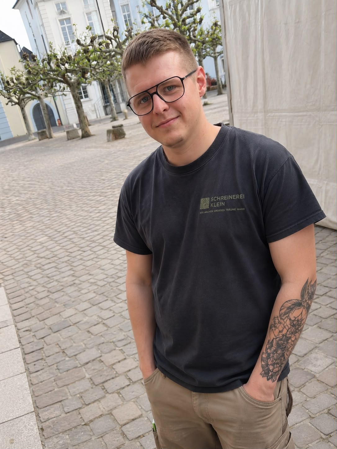 Schreinermeister Jakob Klein in seinem Büro